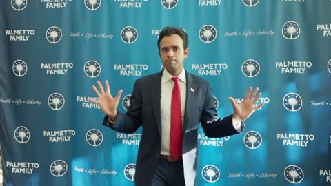 Vivek Ramaswamy Calls on DeSantis, Haley to Speak Out About Trump Indictment
