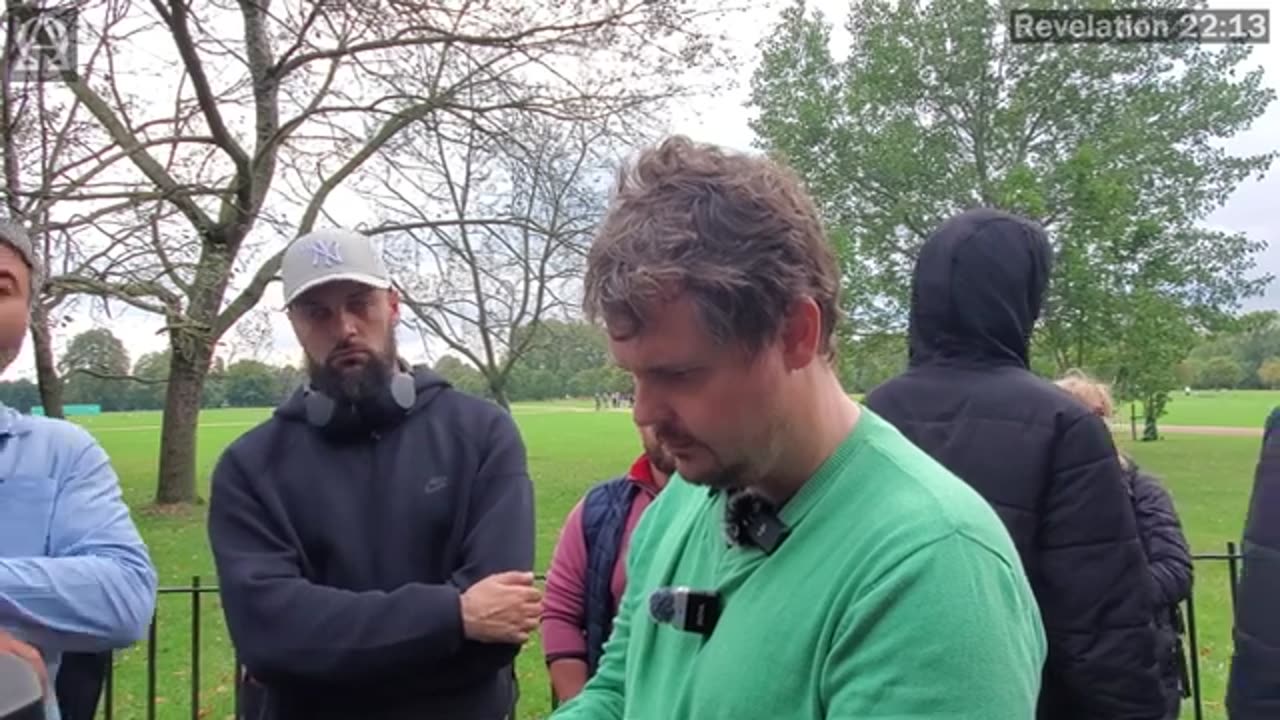 Speakers Corner Bob vs Muslim - Lamin Comes And Learns With The Muslim That Alla