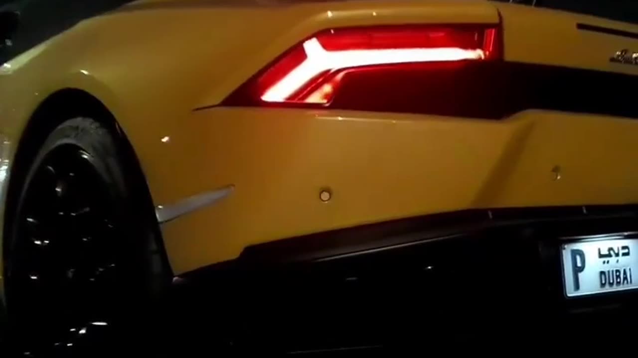 Rent a Lamborghini in Dubai / Lamborghini exhaust