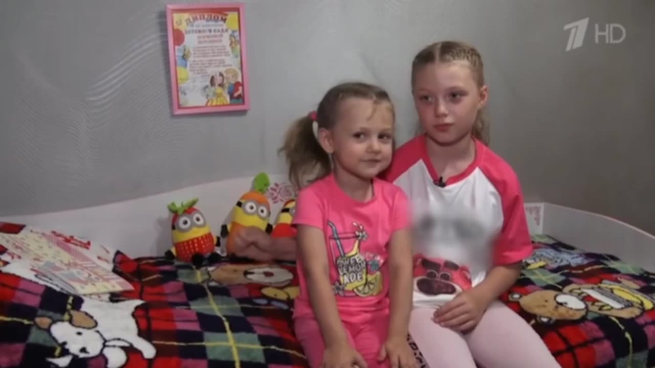 Child signals international sign of abuse during a TV programme on divorce