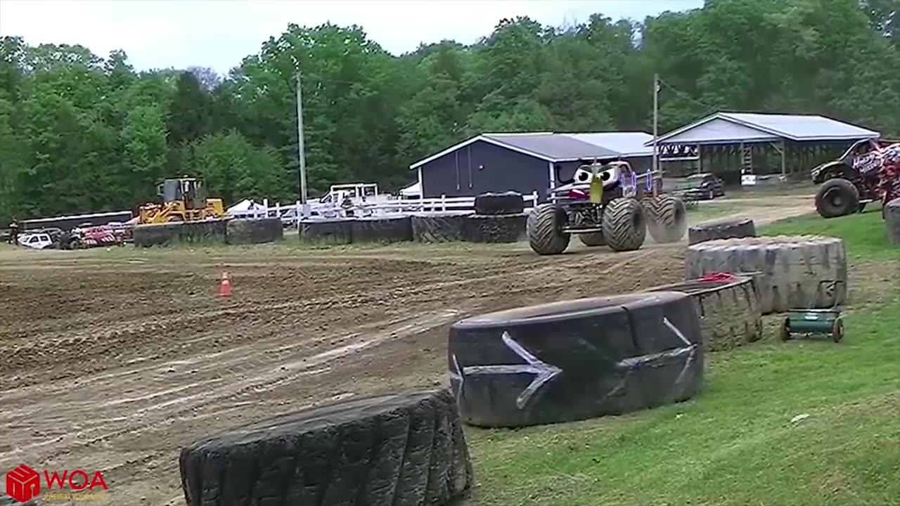 Crazy Monster Truck Freestyle Moments | Monster Jam highlights 2020