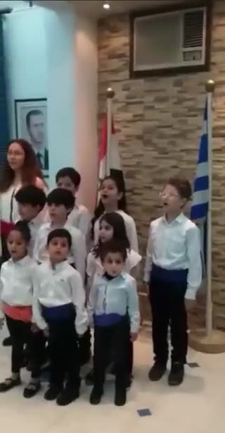 Στο βίντεο μικρά παιδία τραγουδούν τον εθνικό Ύμνο στην Δαμασκό