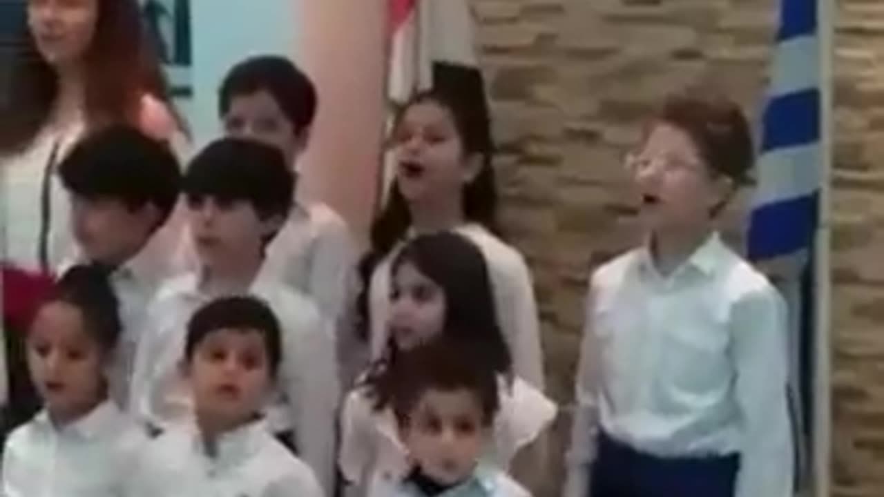 Στο βίντεο μικρά παιδία τραγουδούν τον εθνικό Ύμνο στην Δαμασκό