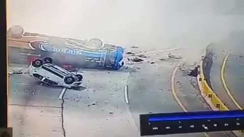 Dangerous accident at moterway near kalar kahar Pakistan