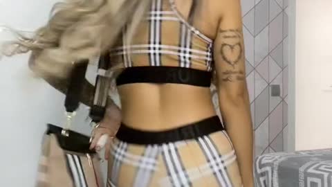 Vamos la niña Burberry ja ja ja ja ja