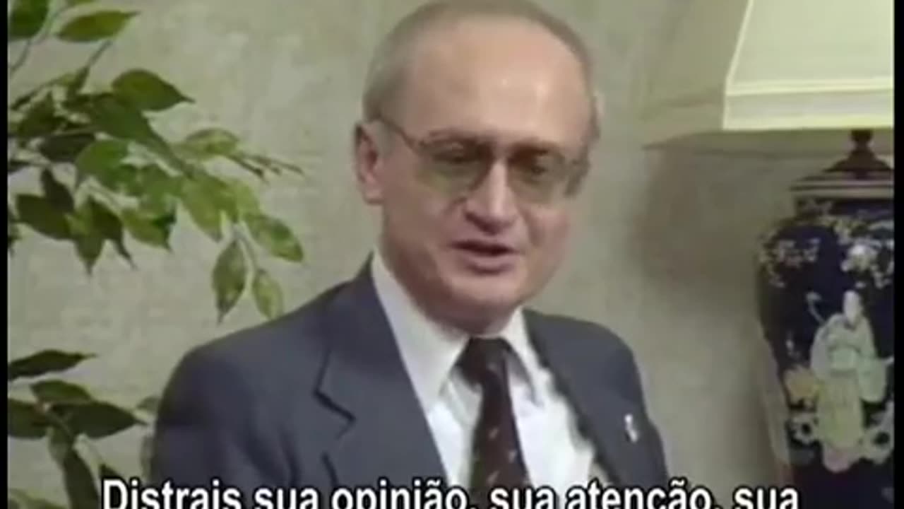 Yuri Bezmenov - Explicação do Comunismo em 1984