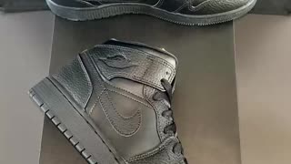 Jordan 1 Mid Triple Black