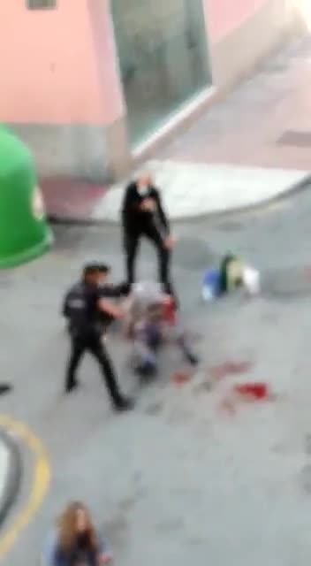 Spain: Brutal Machete Attack by two North Africans on Man in Broad Daylight (Video 2)