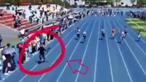 Cameraman Runs Faster Than The Athletes!