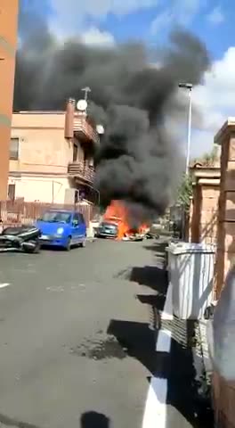Two military aircraft of the Italian Air Force crashed on houses in Rome