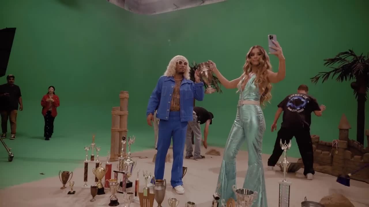 Hailee Steinfeld - Coast ft. Anderson .Paak (Behind The Scenes)