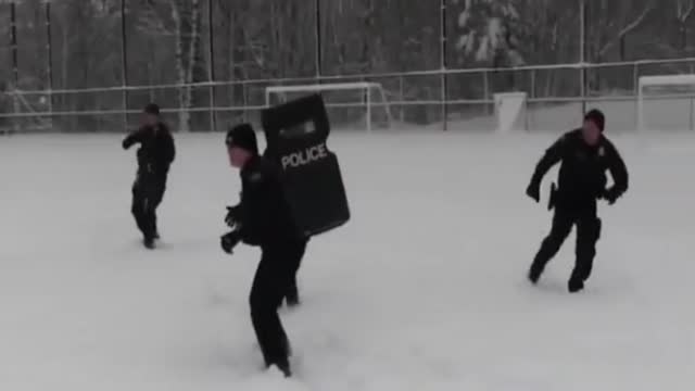 Foreign funny video Washington police fight with local kids