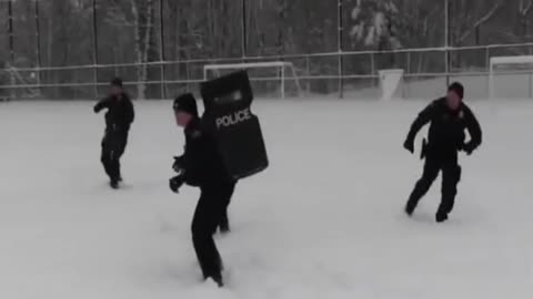 Foreign funny video Washington police fight with local kids