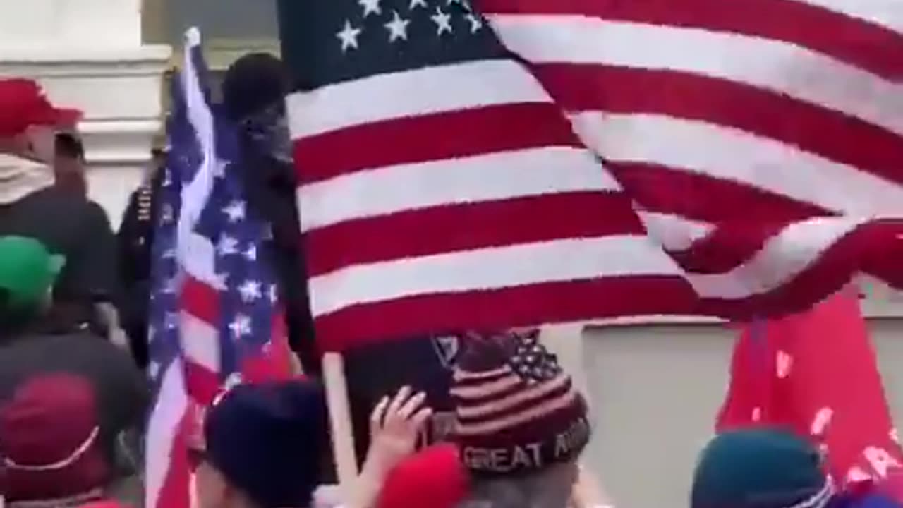 More Angles Of Antifa Breaking Windows At The Capitol & Patriots Trying To Stop Them