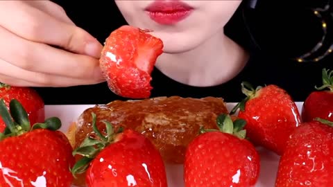 [ASMR] strawberry and honey