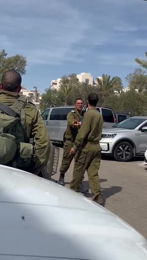 ►▶️ IDF soldier shouts at Netanyahu "Three of my friends were killed because of you."