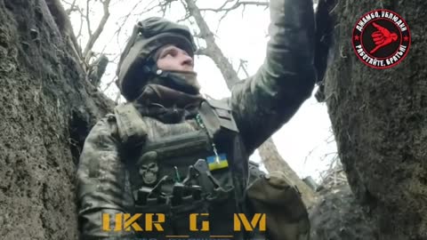 🇺🇦😀Ukrainian terrorist shows how to bow to Russian artillery