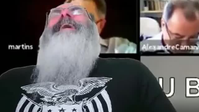 Peter rindo !!