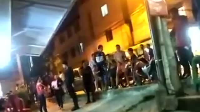 Vigilantes fueron grabados mientras golpeaban a un hombre hasta matarlo, en Piedecuesta