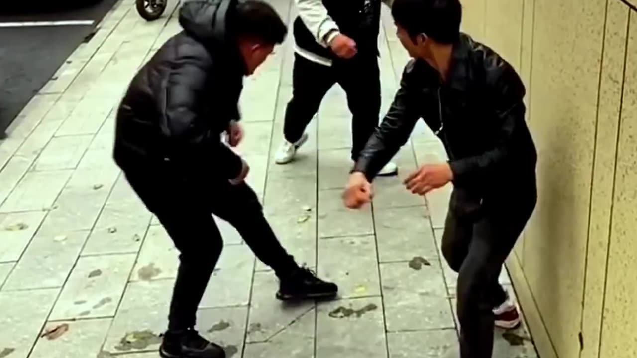 Chinese kung fu, actual street fighting, please do not imitate dangerous moves