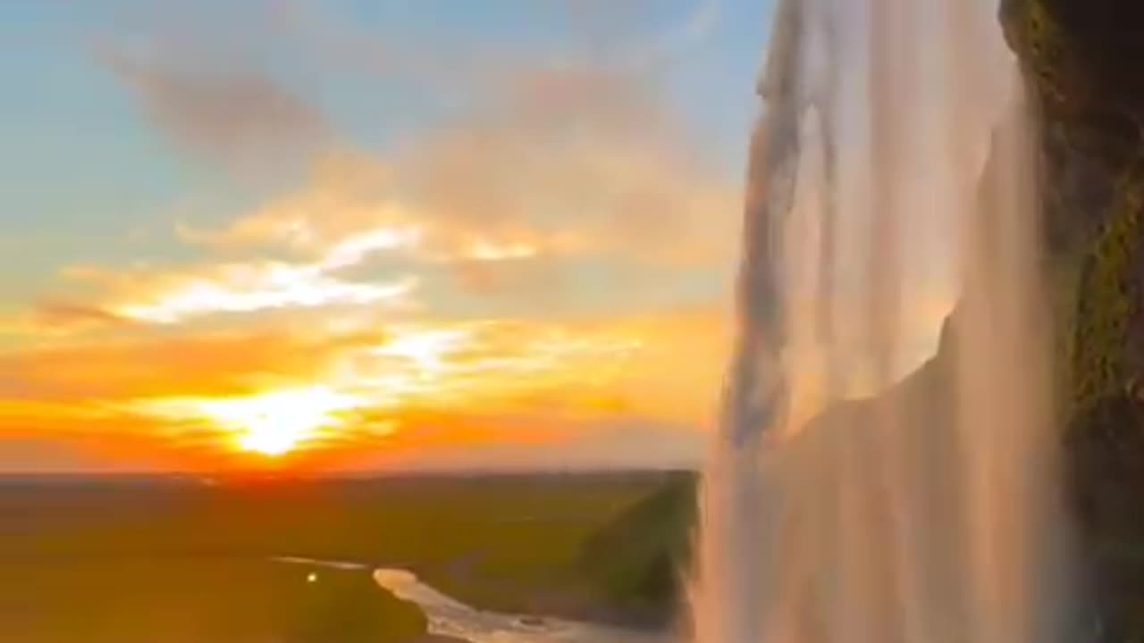 The magic of Seljalandsfoss under the midnight Sun 💦🌞🇮🇸