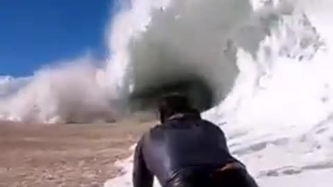 Mind-blowing video of a wave in action! The power and beauty of nature are on