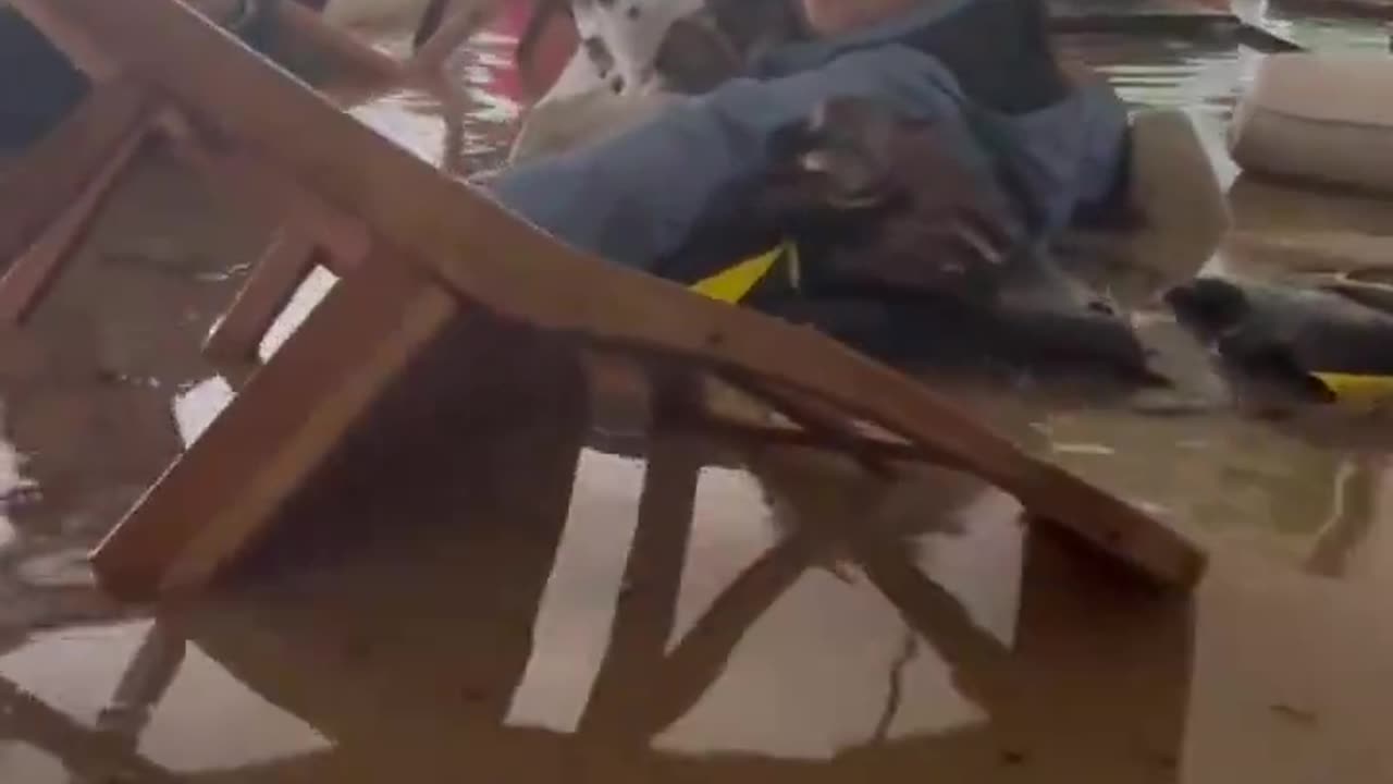 FLOODING WITH NO HELP. THIS IS AMERICA NOW.