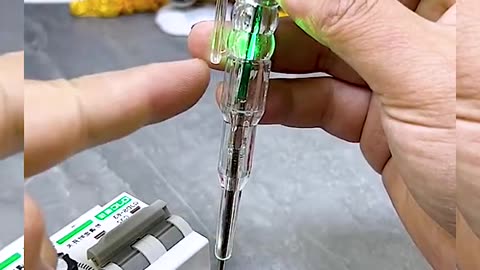 Voltage tester