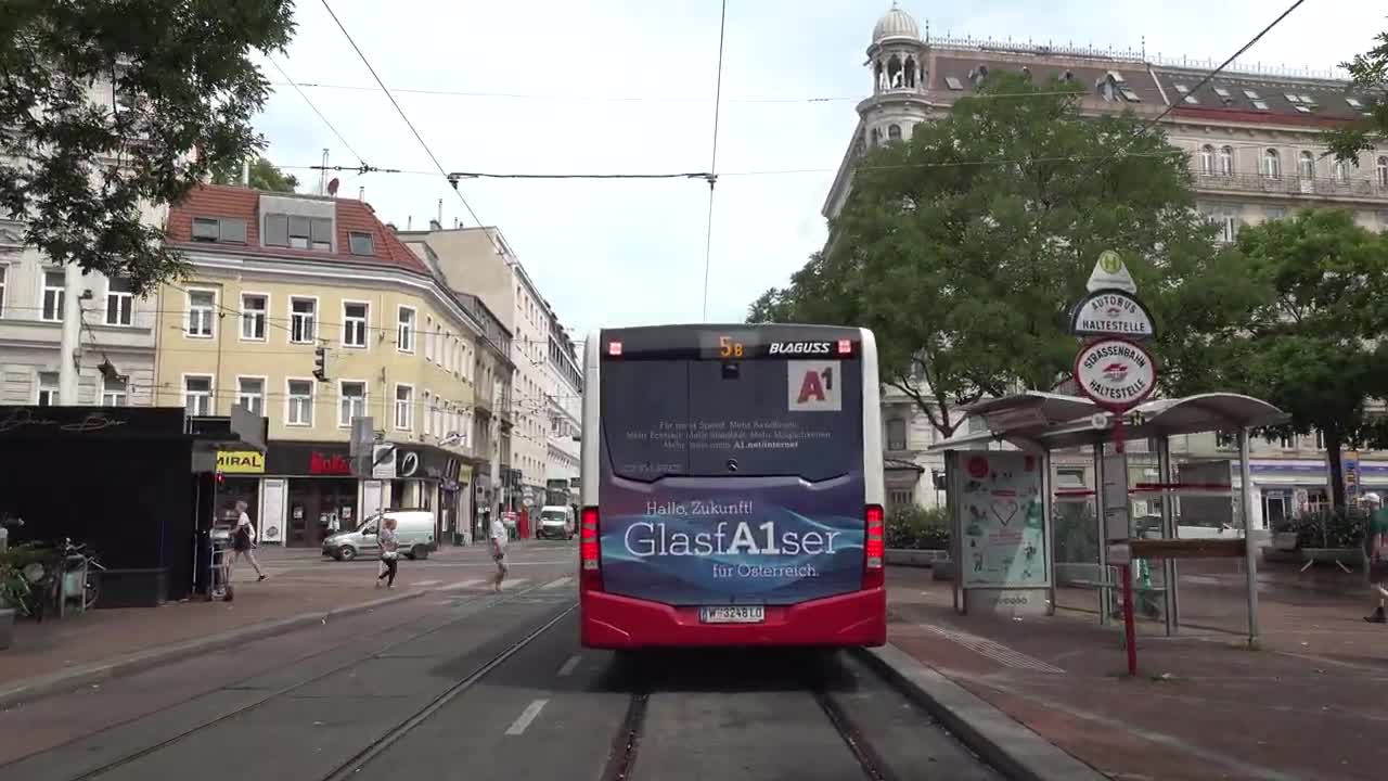 Driving Downtown - Vienna 4K - Austria(00h13m45s-00h15m43s)