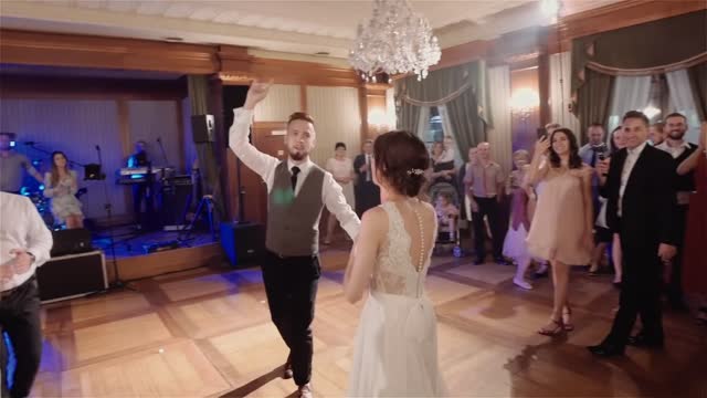 Groomsmen Dance // Taniec niespodzianka od Pana Młodego dla Pani młodej!