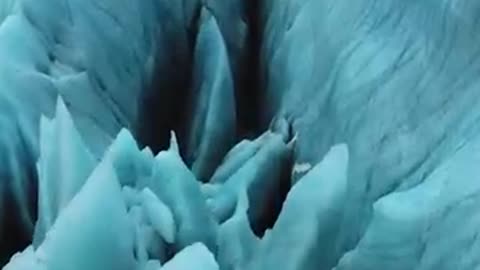 Dark and mysterious mood at Svínafellsjökull glacier 💀