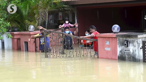 Sikh temple sends food to flood victims