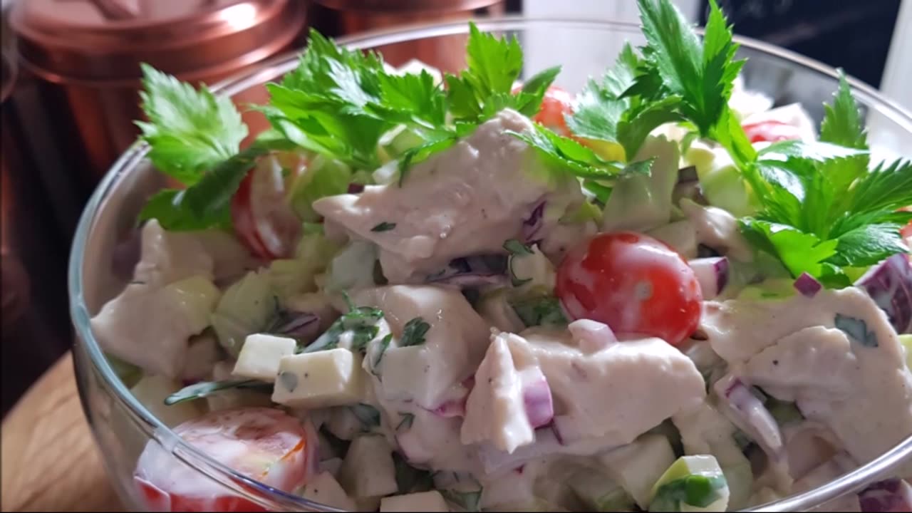 Cooked chicken in the salad? Why not! Delicious salad for lunch.