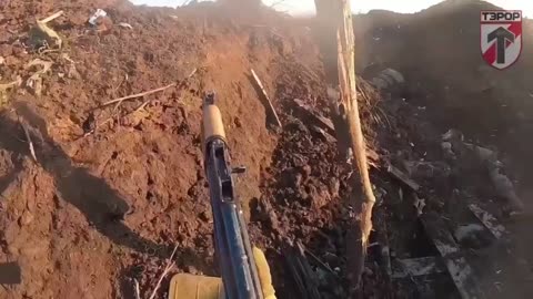 Must See Footage of Ukrainians Assaulting Russian Trenches