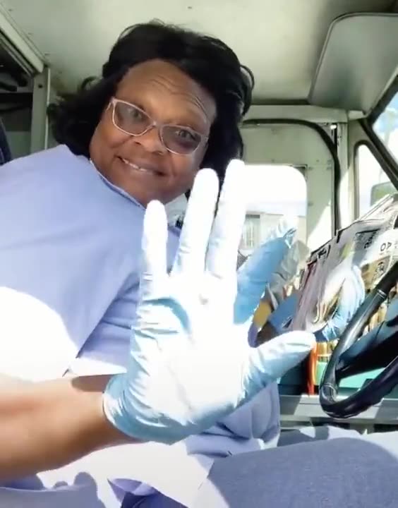 Mail woman makes Tiktok video SO much better