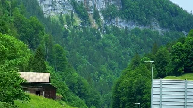 What a breathtaking view.. 📍Lauterbrunnen🇨🇭