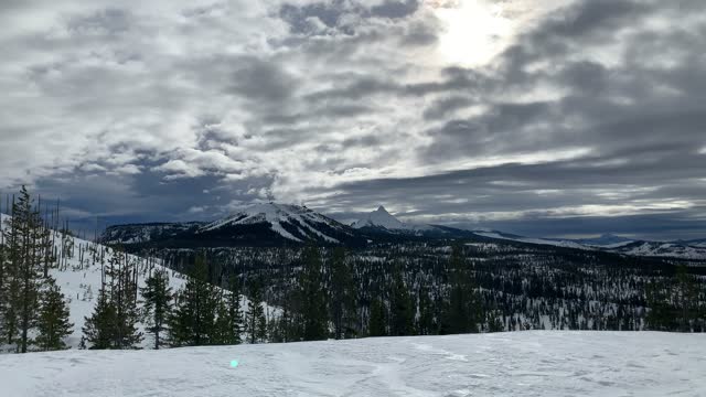 Very Windy Summit Views – Potato Hill Sno-Park – Central Oregon – 4K