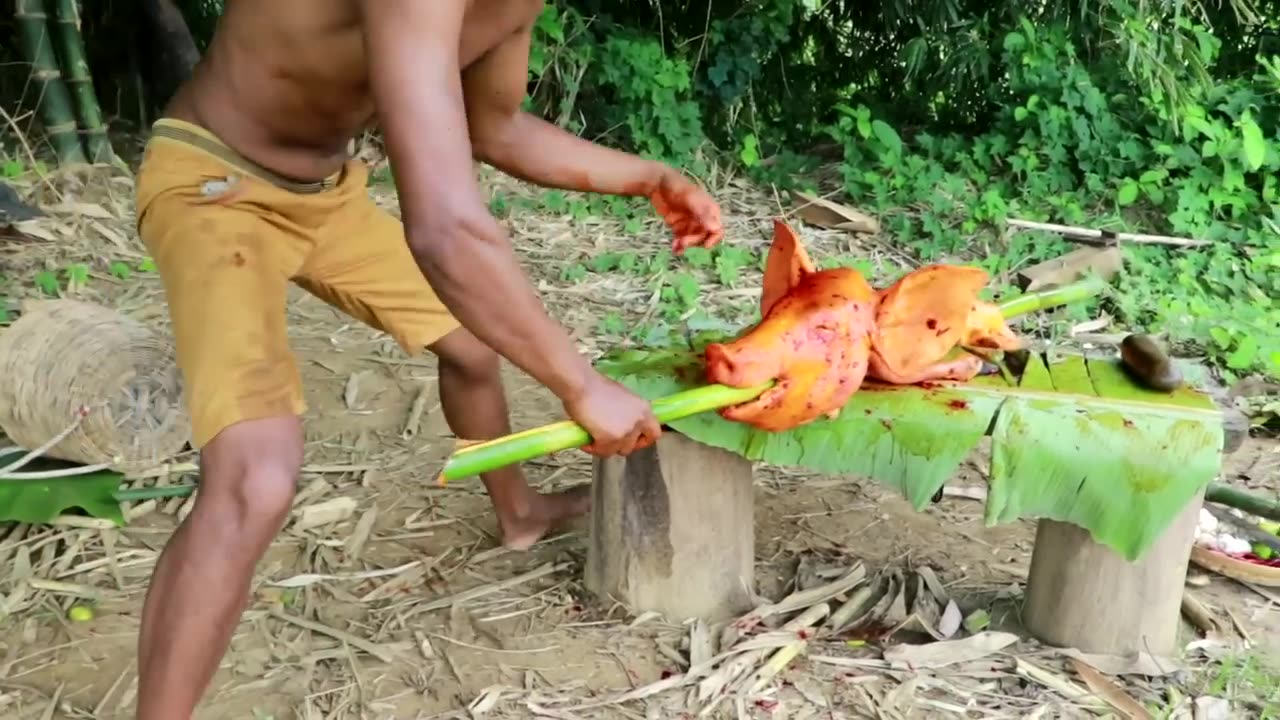 Wild Forest BBQ Adventure: Cooking Pig Duck with Mouthwatering Sauce