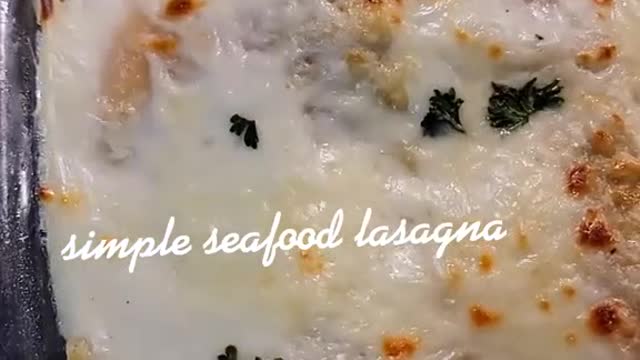 SImple Seafood Lasagna! perfect for an easy classy dish for the holidays! christmas