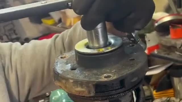 Disassembly and repair machinery for shock-absorbing spring fittings