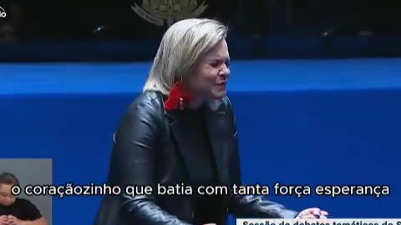 ATRIZ EMOCIONA E CAUSA POLÊMICA P/MOSTRAR ASSISTOLIA SOB PRISMA DO BEBÊ.