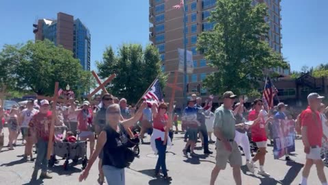 Idaho Town Bans Crosses in Parade, Residents Disobey