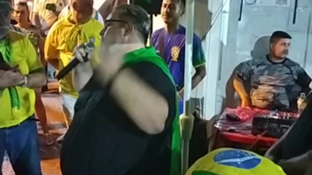 MANIFESTAÇÃO EM FRENTE AO QUARTEL DE FOZ DO IGUAÇU PR
