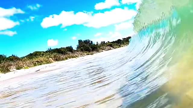 What happened when a wave breaks on the sand.. 😮💦 #gopro #australia