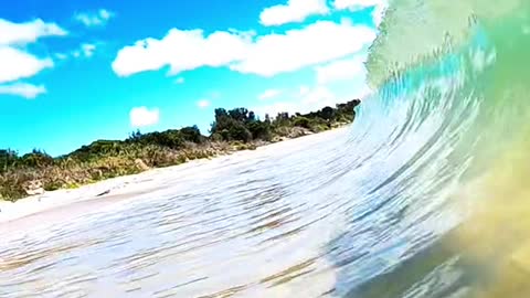 What happened when a wave breaks on the sand.. 😮💦 #gopro #australia