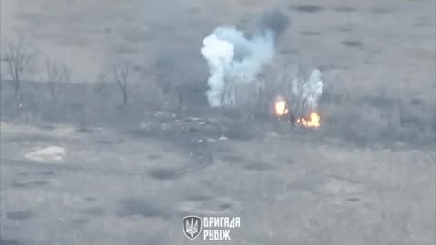 Ukrainians Shelling Russian Artillery Group