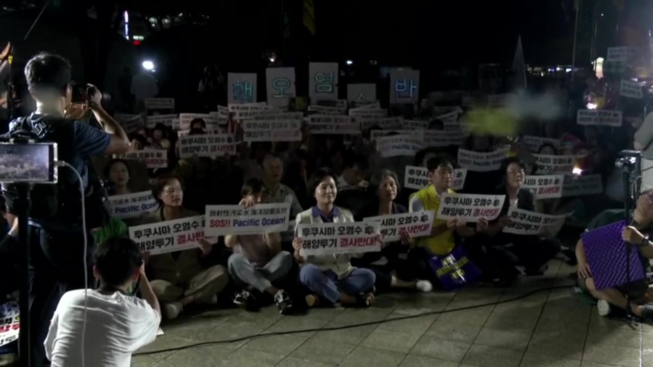 South Koreans demonstrate against the Fukushima radioactive water release plan.