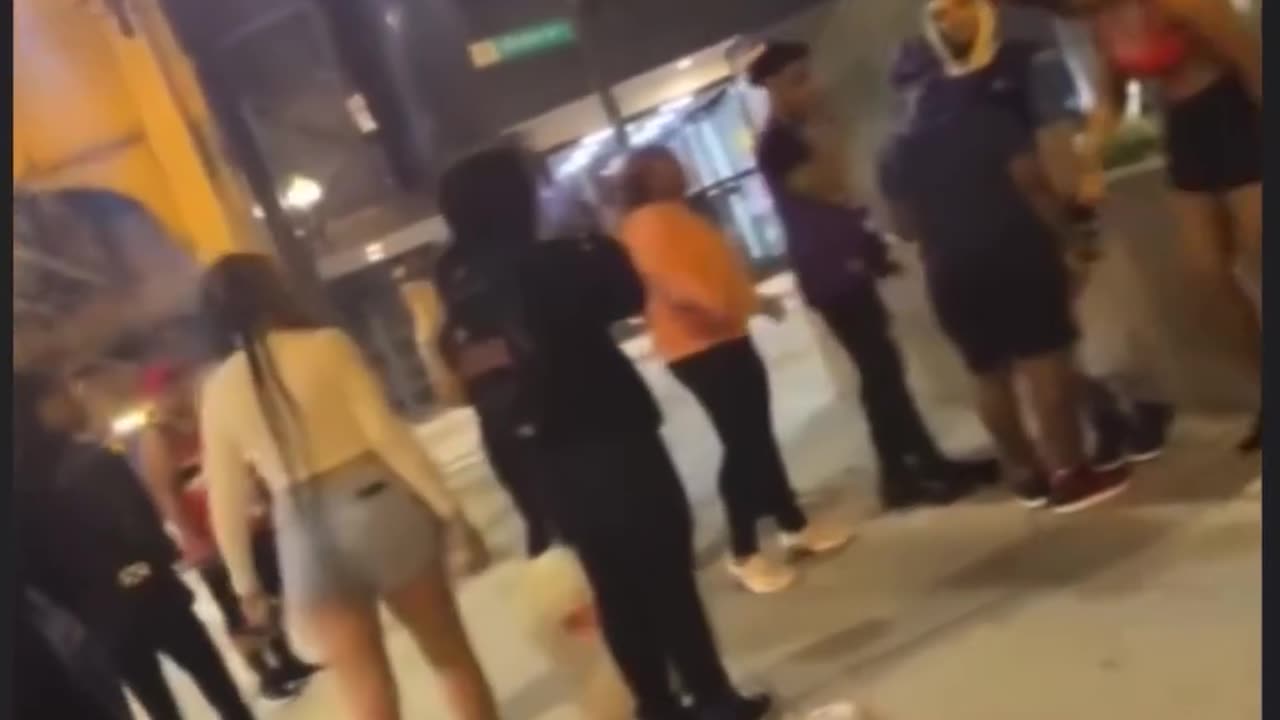 Moments 16-year-old Heaven Taylor stabbed to death by 18-year-old Egypt Otis in the Loop