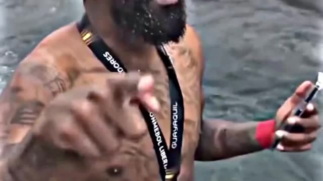 Flamenguista triste no calçadão