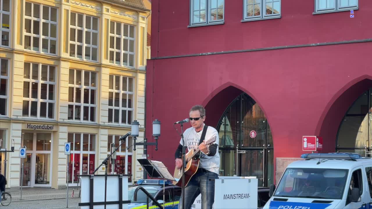 Greifswald - Rüdiger präsentiert seinen Song " Du spürst Deine Ketten nicht" 02-05-2022